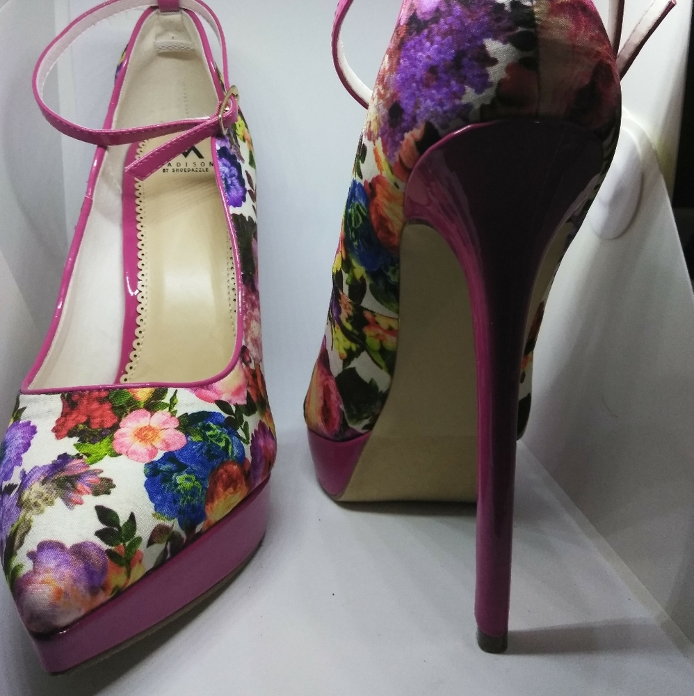 MADISON By SHOEDAZZLE Mary Janes - Picture 8 of 8